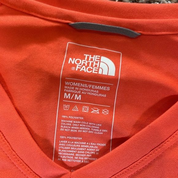Women’s North Face Tee.  Size Medium. - Picture 2 of 3